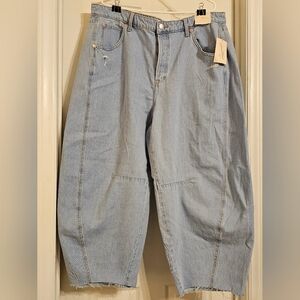 NWT High Rise Curved Leg Barrel Jeans. Size:17.